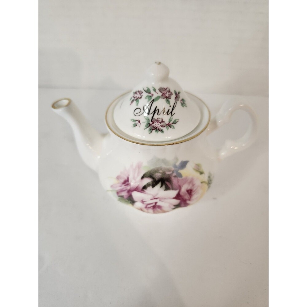 Royal Patrician 3 Inch Teapot April